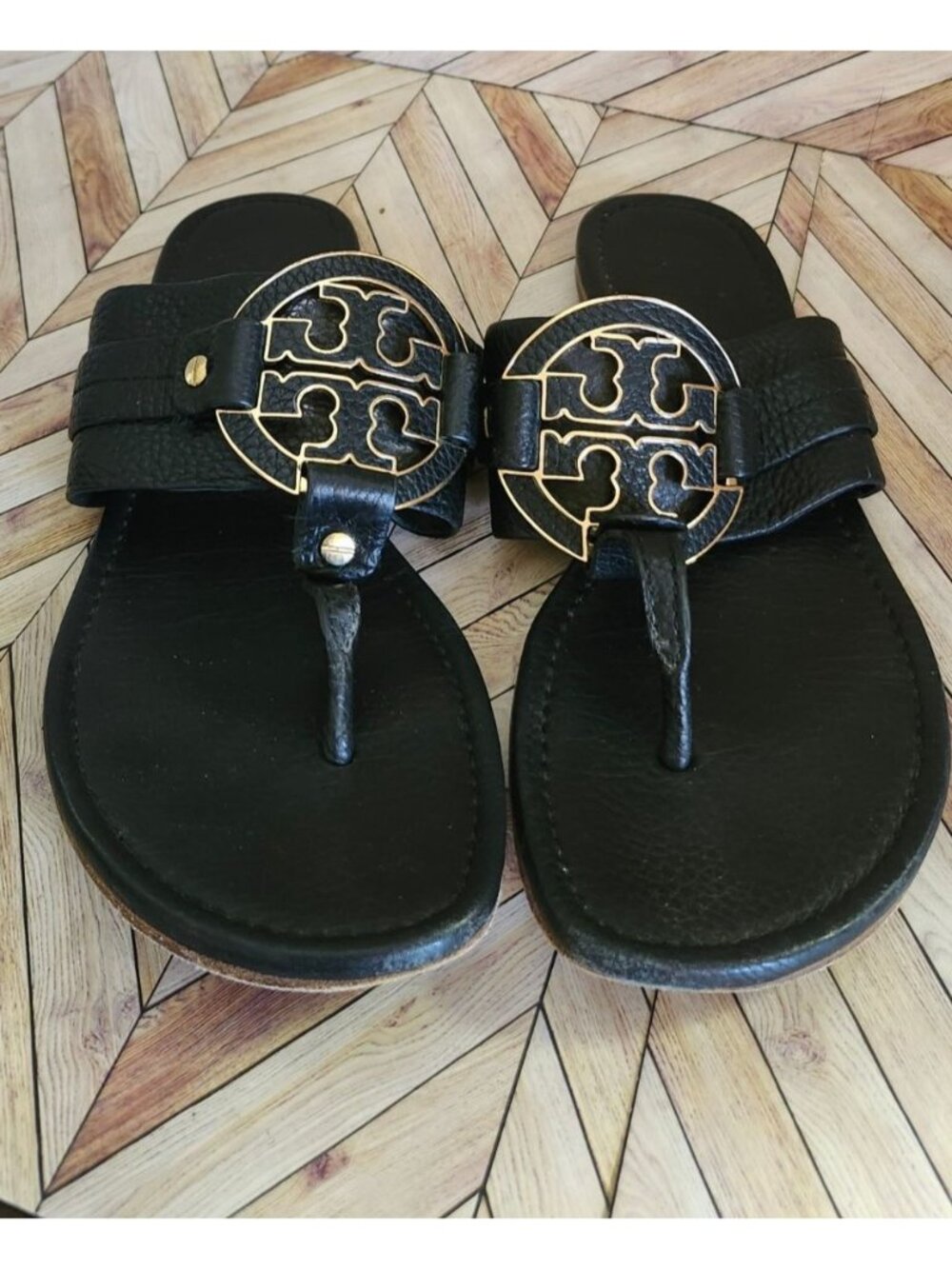 Women Tory Burch Amanda Black Gold Leather Thong Flip Flop Sandal Shoe Size 8.5